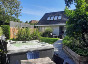 Holiday Home de witte raaf with garden and hottub, Noordwijk Aan Zee